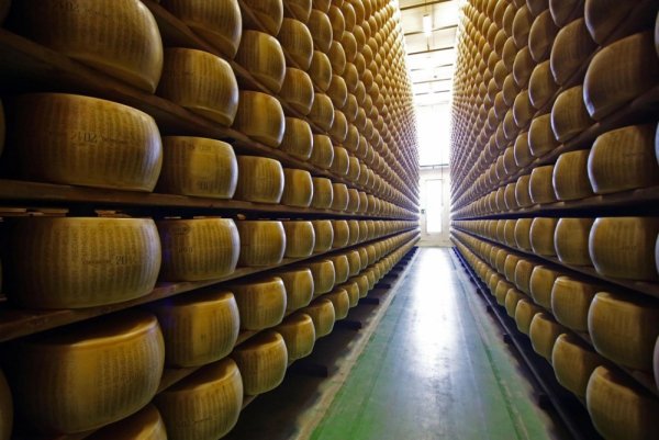 Francuska i Italija imaju veliki problem sa sirevima