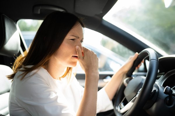 Osjetite miris pokvarenih jaja u automobilu? To može biti upozorenje na skup kvar