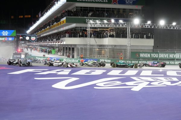 Bolidi Formule 1 jure slavnim Las Vegas Stripom uz kulisu najpoznatijih svjetskih kockarnica