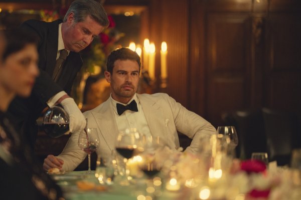 Theo James u seriji 'Gospoda'