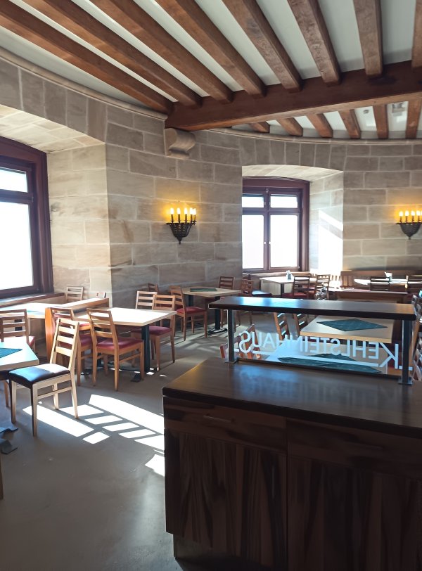 Drveni strop i interijer planinskog restorana koji je od 1952. godine ugošćivao stotine tisuća posjetitelja