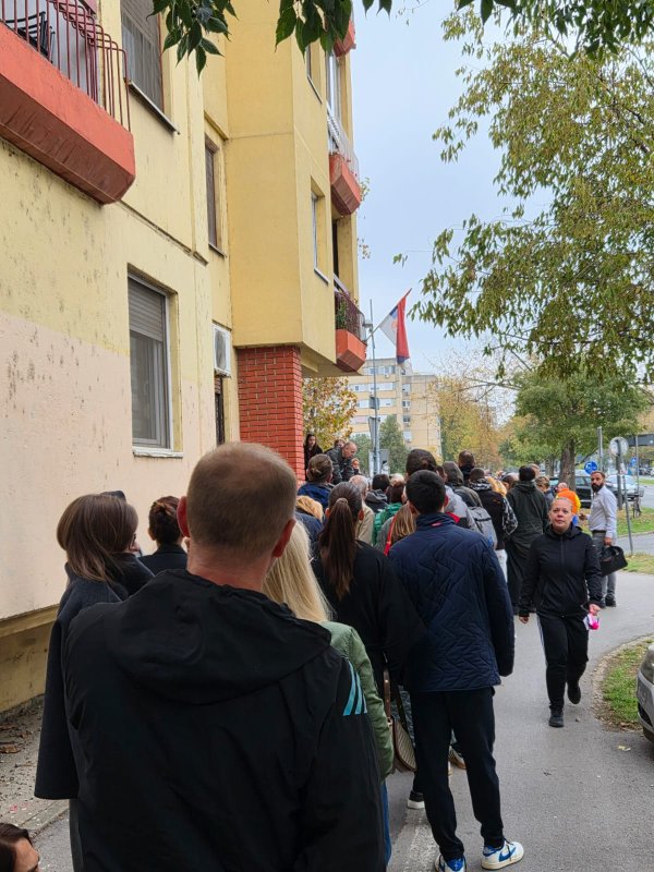 Promatrači upozoravaju da se na biralištima fotografiraju listići, sumnjaju i na 'kružno glasanje'