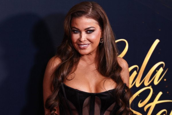 Carmen Electra u 54. godini privukla sve poglede: Pojavila se u odvažnoj crnoj haljini