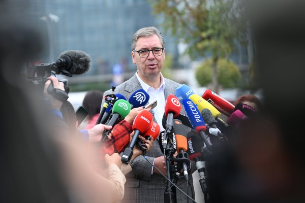 FOTO Vučić se obrušio na hrvatske novinare nakon glasovanja: 'Znate li vi uopće čitati?'