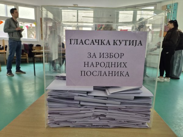 Glasačka kutija bila je polupuna već oko 9 sati