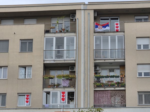 Simboli Studentske liste jasno se vide na balkonima i na ulicama