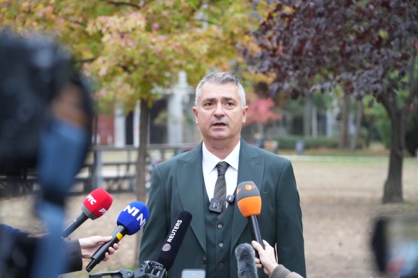 FOTO Vučićev glavni izazivač glasovao pa najavio važno obraćanje: 'Večeras ćemo reći što dalje'