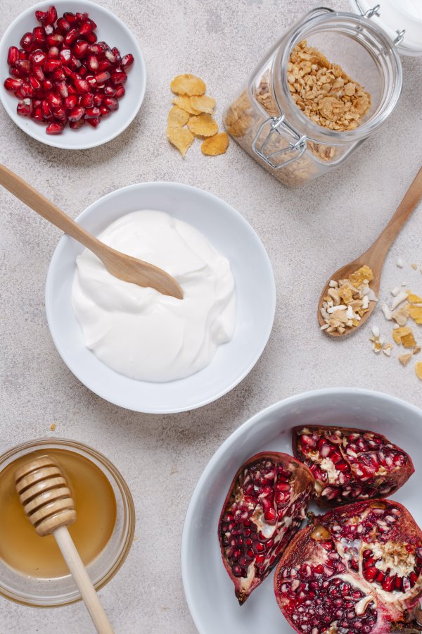 Zahvaljujući visokom udjelu proteina i mliječnoj strukturi, jogurt se lako probavlja i pruža dugotrajan osjećaj sitosti