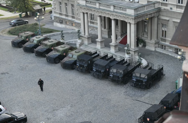 VIDEO Specijalna vozila za razbijanje prosvjeda stigla u središte Beograda: Snimljena i velika kolona