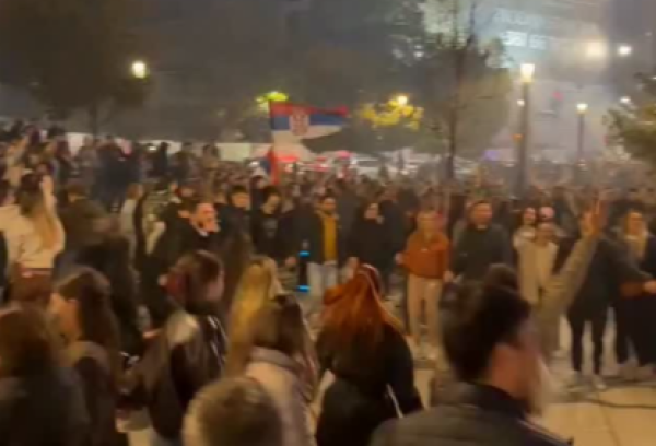 VIDEO Pogledajte kako Beograd slavi: Na Slaviji se pleše kolo