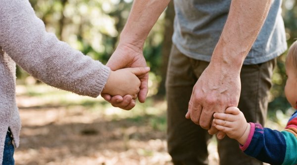 'Gentle parenting': Odgaja li moderne generacije u razmaženu djecu ili je riječ o zabludi?