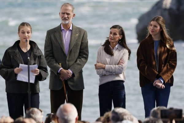Kraljica Letizia i njezine kćeri pokazale tri odlična jesenska stajlinga: Ovi komadi nikad ne izlaze iz mode
