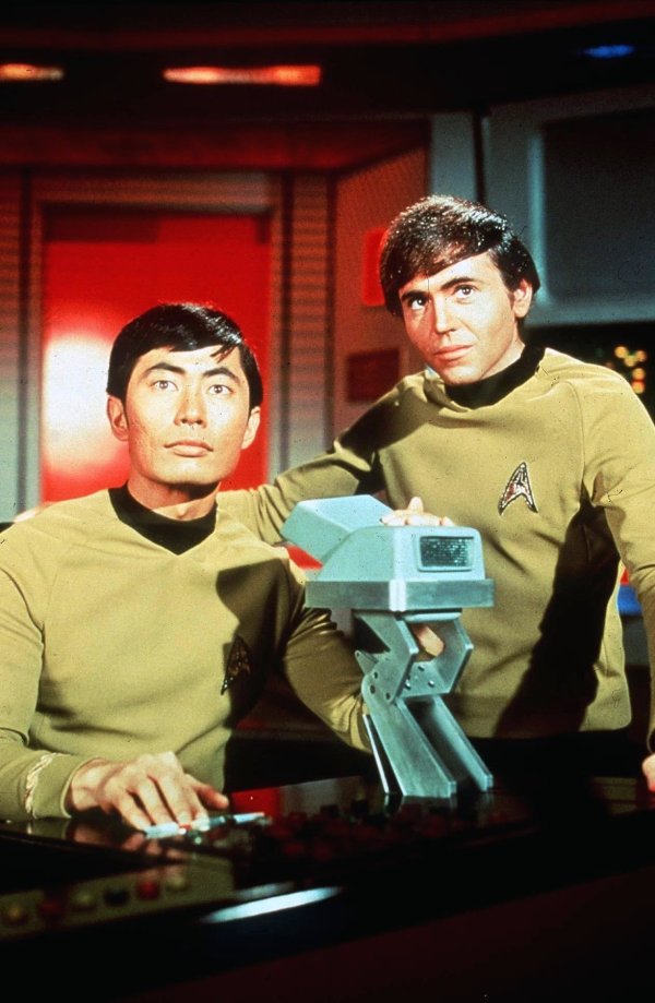 George Takei i Walter Koenig u seriji 'Zvjezdane staze'