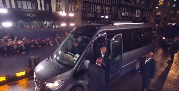 Dramatične scene uoči dodjele Zlatne lopte: Djecu izvlačili iz gužve, jedva su mogla disati! Ceremonija kasnila zbog kaosa