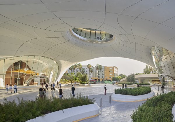 01. Lucas Plaza. Courtesy Lucas Museum of Narrative Art. Photo by Hufton+Crow