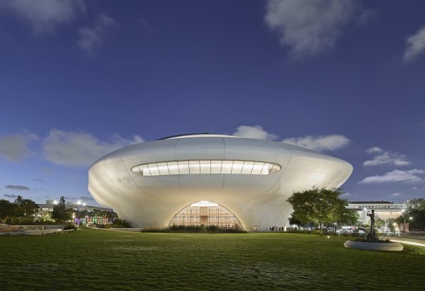 14. Courtesy Lucas Museum of Narrative Art. Photo by Hufton+Crow