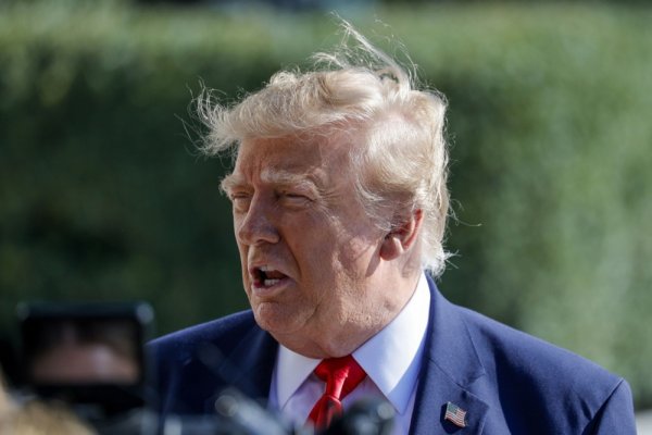 Trump nastavlja obračun s bivšim šefom FBI-ja, on poručuje: 'Evo ih opet'