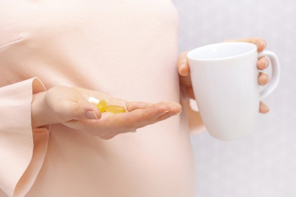 Kod vitamina D veća doza ne znači nužno i bolji učinak. Dugotrajno uzimanje visokih doza bez stručnog nadzora može biti štetno