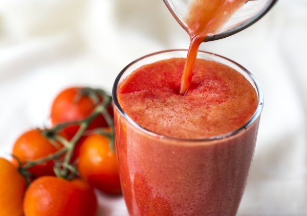 Jedna čaša soka od rajčice može sadržavati približno 112 miligrama vitamina C