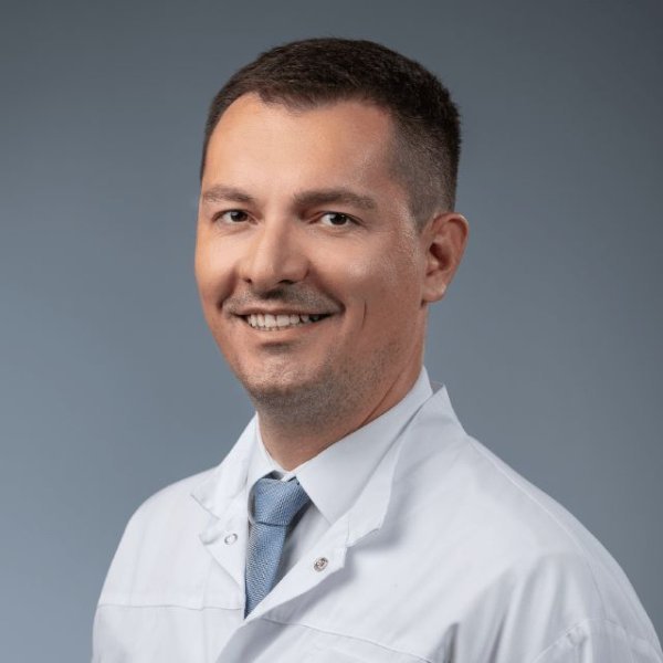Tomislav Tabak, dr. med., specijalist ortopedije i traumatologije u Akromionu.