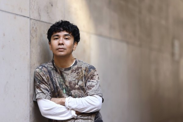 Moja baka, koja je preživjela dva rata, japansku i francusku okupaciju, govorila je: Kad ti radost dođe, postupaj s njom kao s kolačićima. Pojedi je i ne pitaj odakle je došla