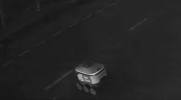 [VIDEO] Robotsko vozilo izazvalo prometnu nesreću i pobjeglo s mjesta događaja