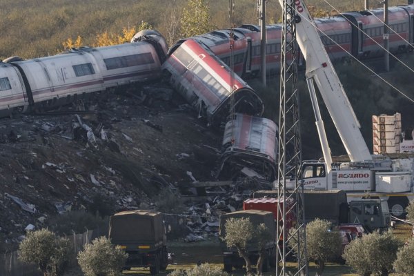 Raste broj žrtava strašne nesreće u Španjolskoj, spasioci još pretražuju olupine