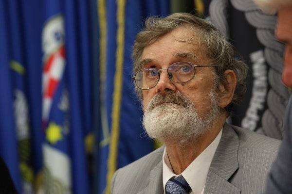 Preminuo akademik Pečarić: Htio je da 'ZDS' postane službeni pozdrav vojske