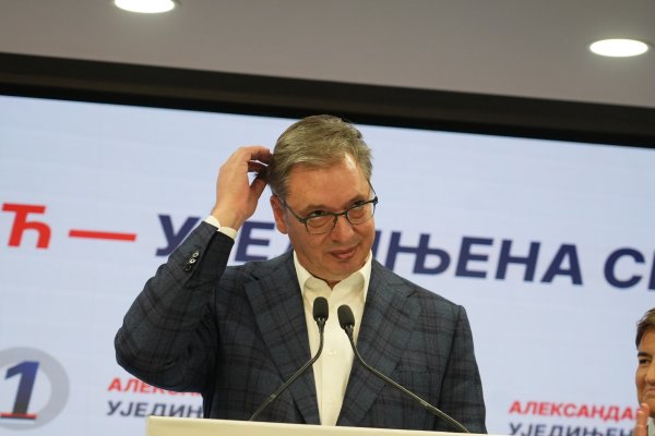 Hoće li Vučić odgovarati za pad nadstrešnice? Objavljena knjiga koja bi ga mogla srušiti...