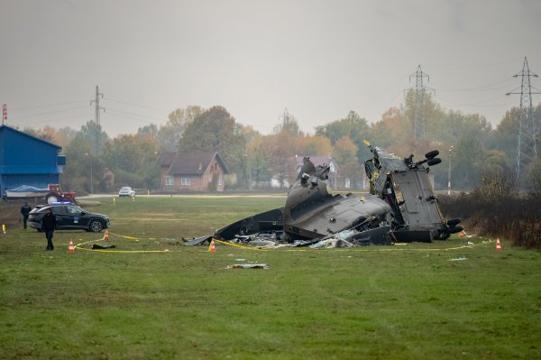 FOTO Pogledajte prizore nakon pada helikoptera u Brčkom: Avijacijski stručnjak nagađa o uzroku