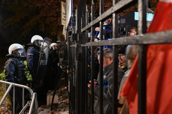 Kriza u Poljskoj se širi: Veleposlanik dao ostavku, javio se šef Vrhovnog suda