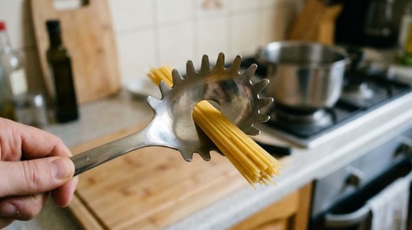Žlica za tjesteninu (generirano uz pomoć umjetne inteligencije)