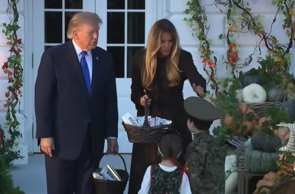 VIDEO Trumpovi dijelili slatkiše, a onda je jedan dječak iznenadio sve