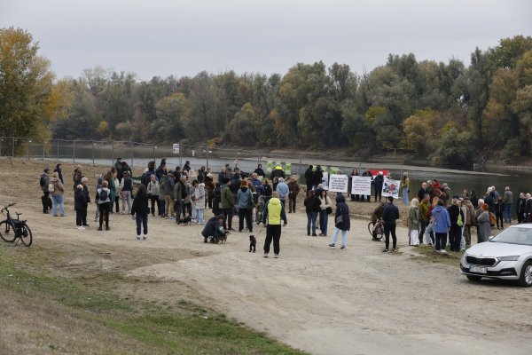 Građanska inicijativa 'Za zeleni Pampas' organizirala je prosvjed u Osijeku