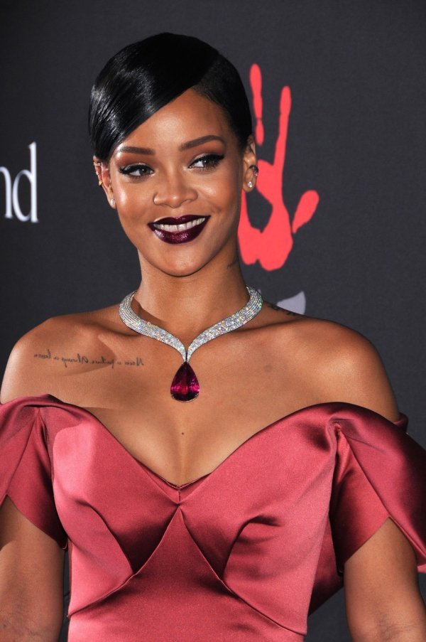 Rihanna (1)