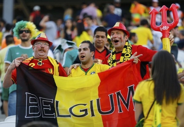 Navijači(ce) Južne Koreje i Belgije (02)