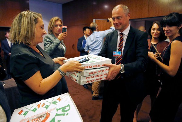 Sergei Lavrov dostavio votku i pizze za novinare
