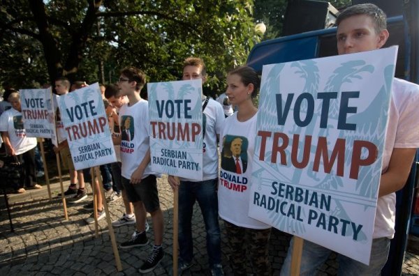 Prosvjed radikala protiv Bidena u Beogradu (1)