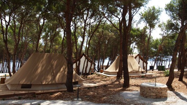 Otok Obonjan kod Šibenika