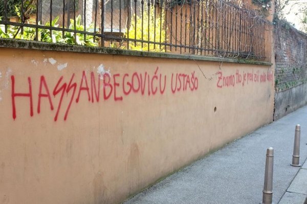 Po Gornjem gradu osvanuli grafiti protiv ministra Hasanbegović (1)