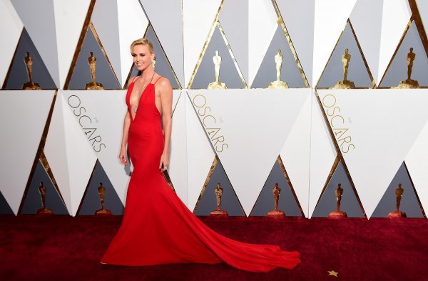 Charlize Theron u Dioru profimedia