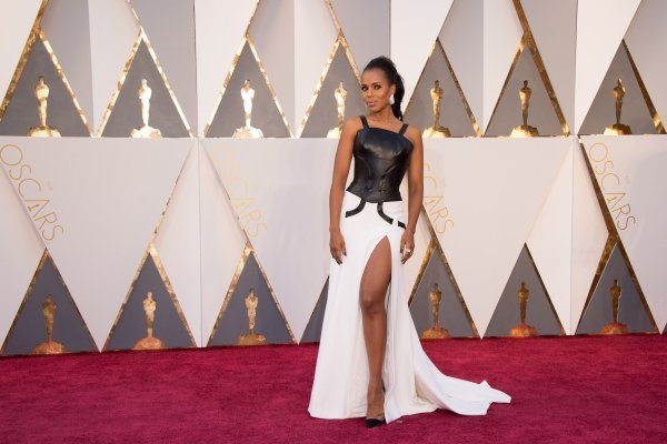 Kerry Washington u haljini Ateliera Versace  profimedia