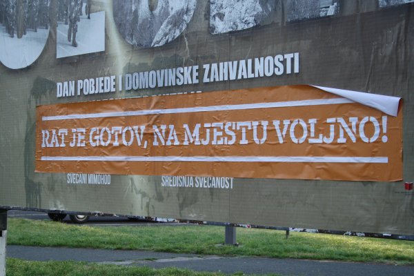 Rat je gotov plakat 3