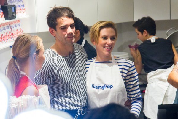 Scarlett Johansson i Romain Dauriac