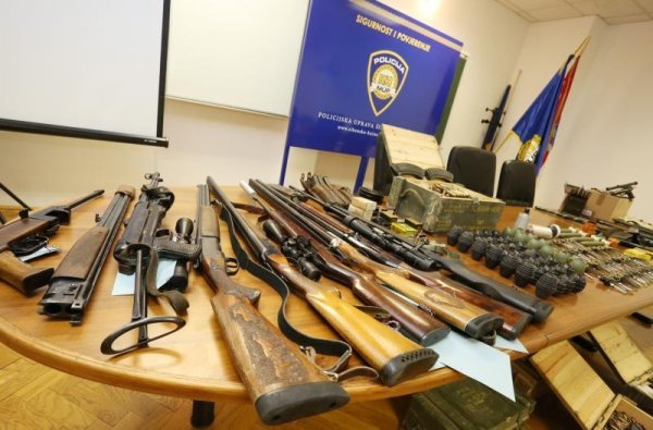 Zapljena oružja u Šibeniku (1)