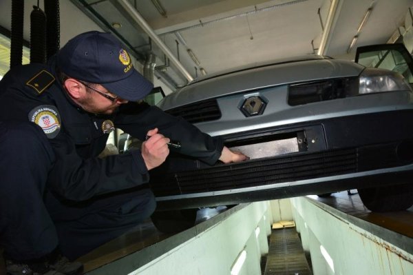 Velika zapljena cigareta na Bajakovu (1)