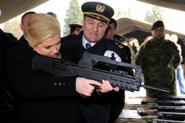 Kolinda Grabar-Kitarović pokrenula je priču o vojnom roku tijekom kampanje za predsjedničke izbore