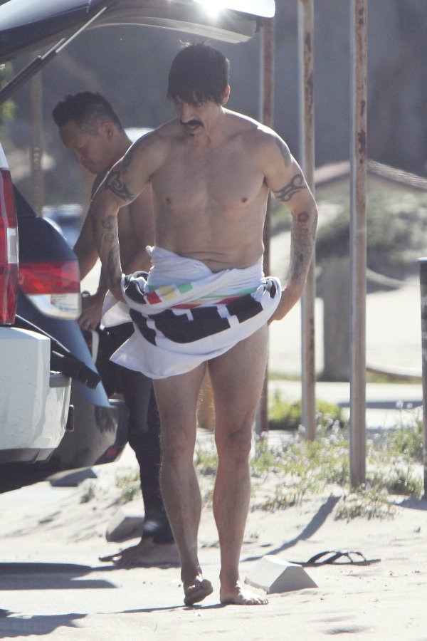 Anthoyn Kiedis na plaži  (1)