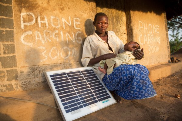 Obnovljivi izvori energije omogućili su i razvoj mikropoduzetništva, poput ovog primjera u Ugandi