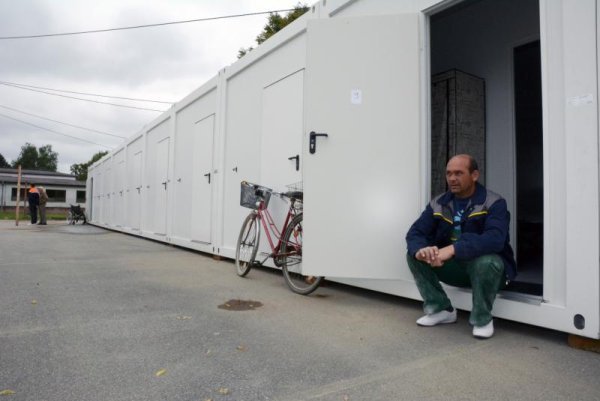  Useljavanje obitelji u kontejnersko naselje koje su izgubile dom u poplavama (1)